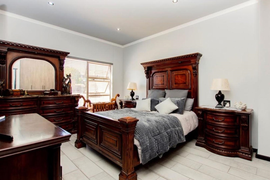 7 Bedroom Property for Sale in Myburgh Park Western Cape